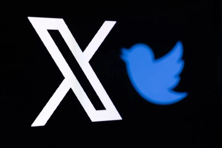 Twitter is turning Tweetdeck into paid service after slowing down access to rival sites