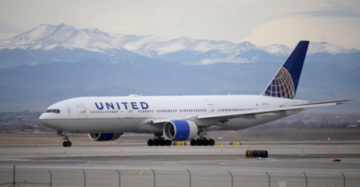 Pilots at United picket for higher pay as pressure builds before summer travel season