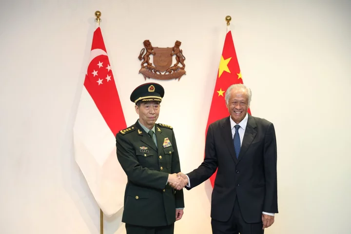 Singapore, China Agree to Set Up High-Level Defense Hotline