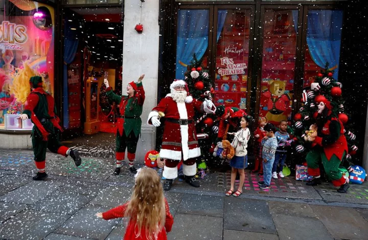 Analysis-Santa's sleigh to be lighter as people buy fewer toys