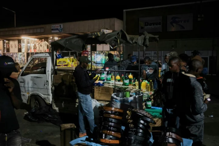 Night-time shopping booms as Zimbabwe inflation soars