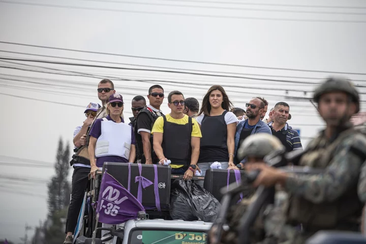 Ecuador Presidential Hopeful Wants Violent Prisoners Put to Sea