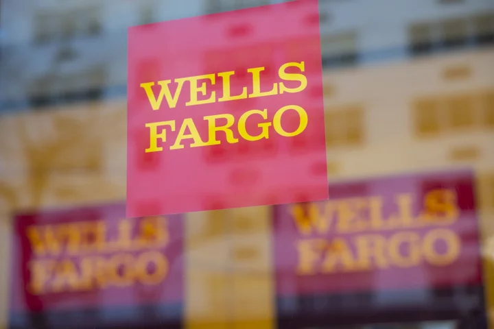 Wells Fargo Lifts Net Interest Income Guidance on Rate Hikes