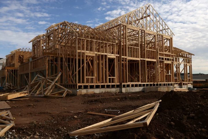 Large US homebuilders raise prices as existing home supply remains tight