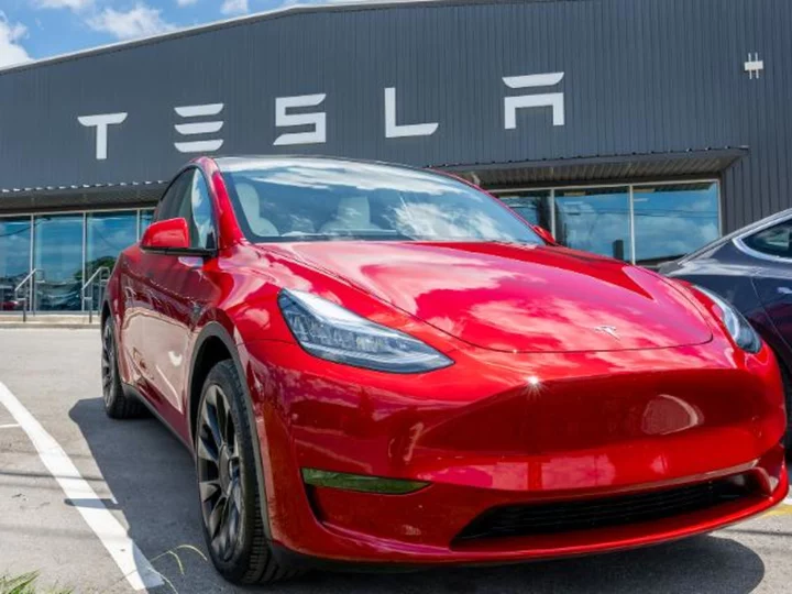 Safety regulators investigating steering on some Tesla models