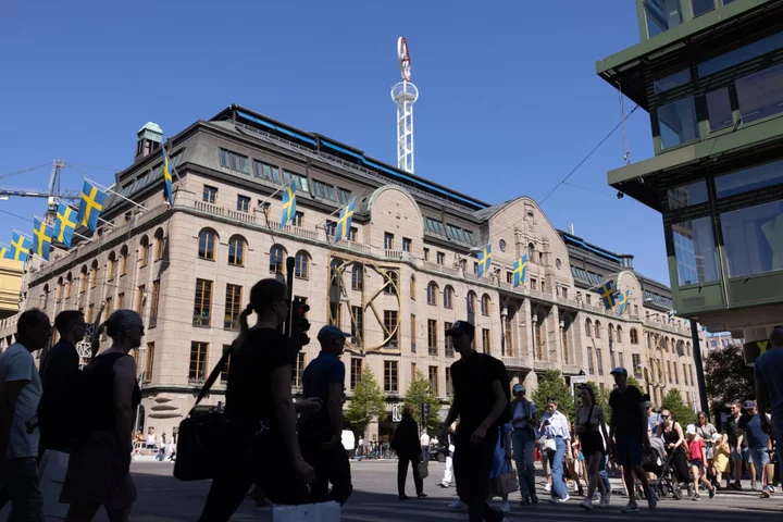 Sweden’s GDP Shrinks More Than Expected, Fueling Recession Risks